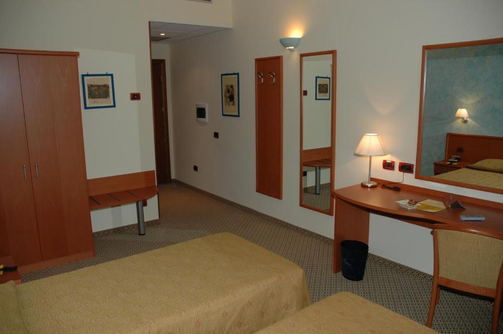Hotel Brindor Poirino Chambre photo