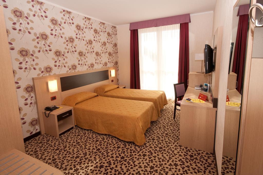 Hotel Brindor Poirino Extérieur photo