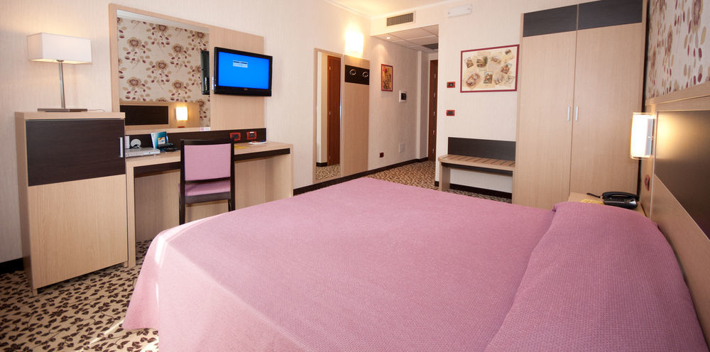 Hotel Brindor Poirino Extérieur photo