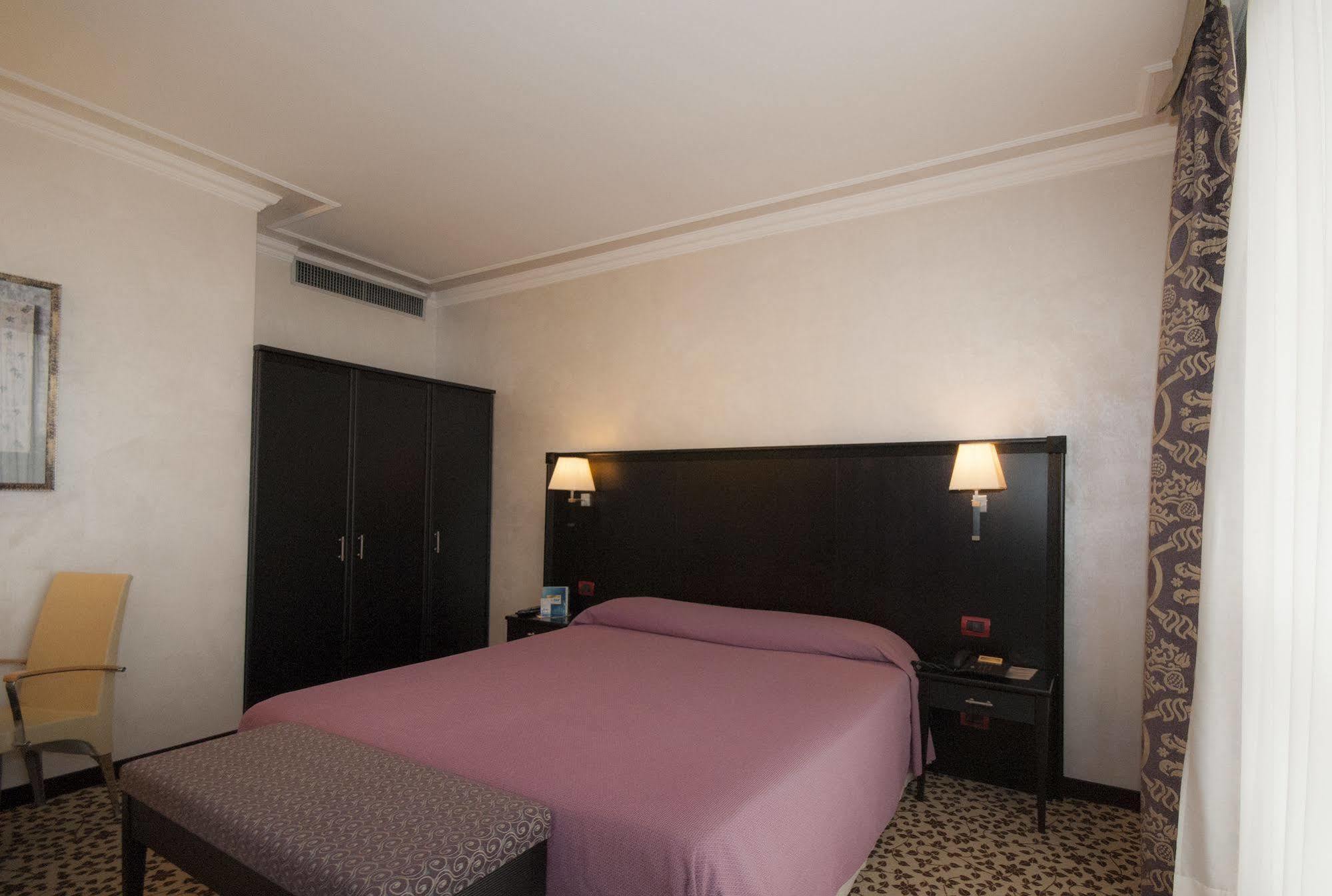 Hotel Brindor Poirino Extérieur photo