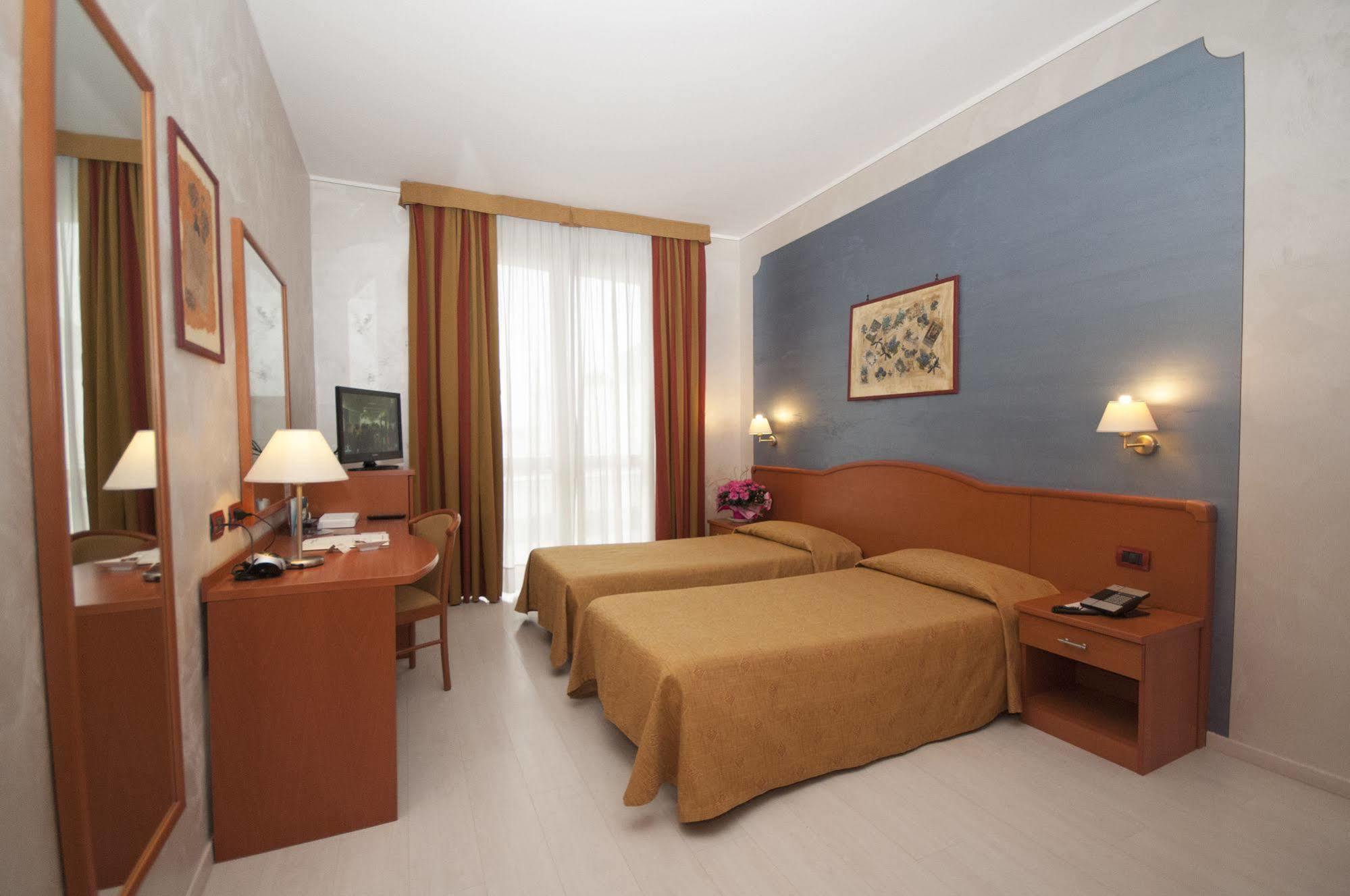 Hotel Brindor Poirino Extérieur photo