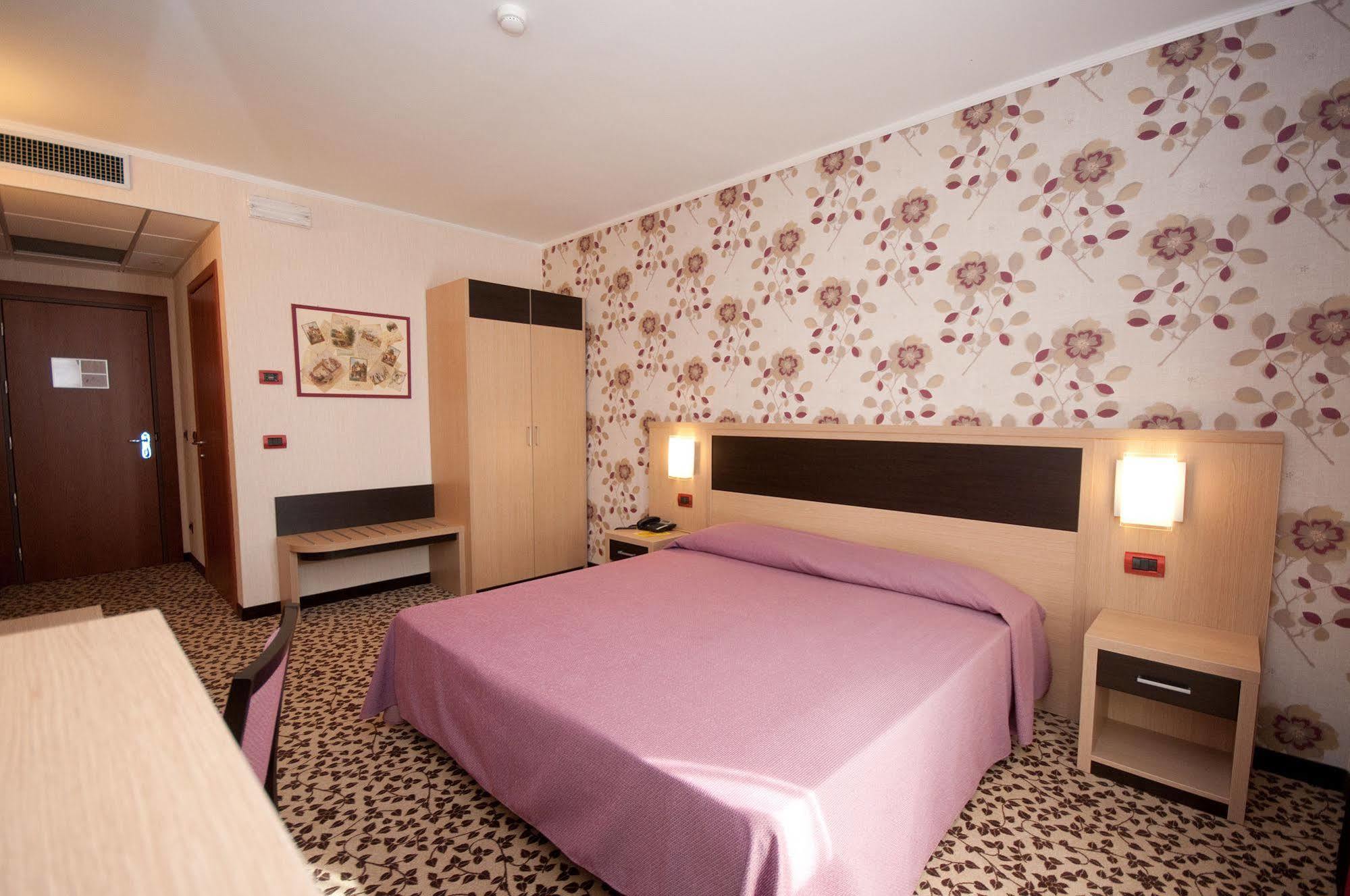 Hotel Brindor Poirino Extérieur photo