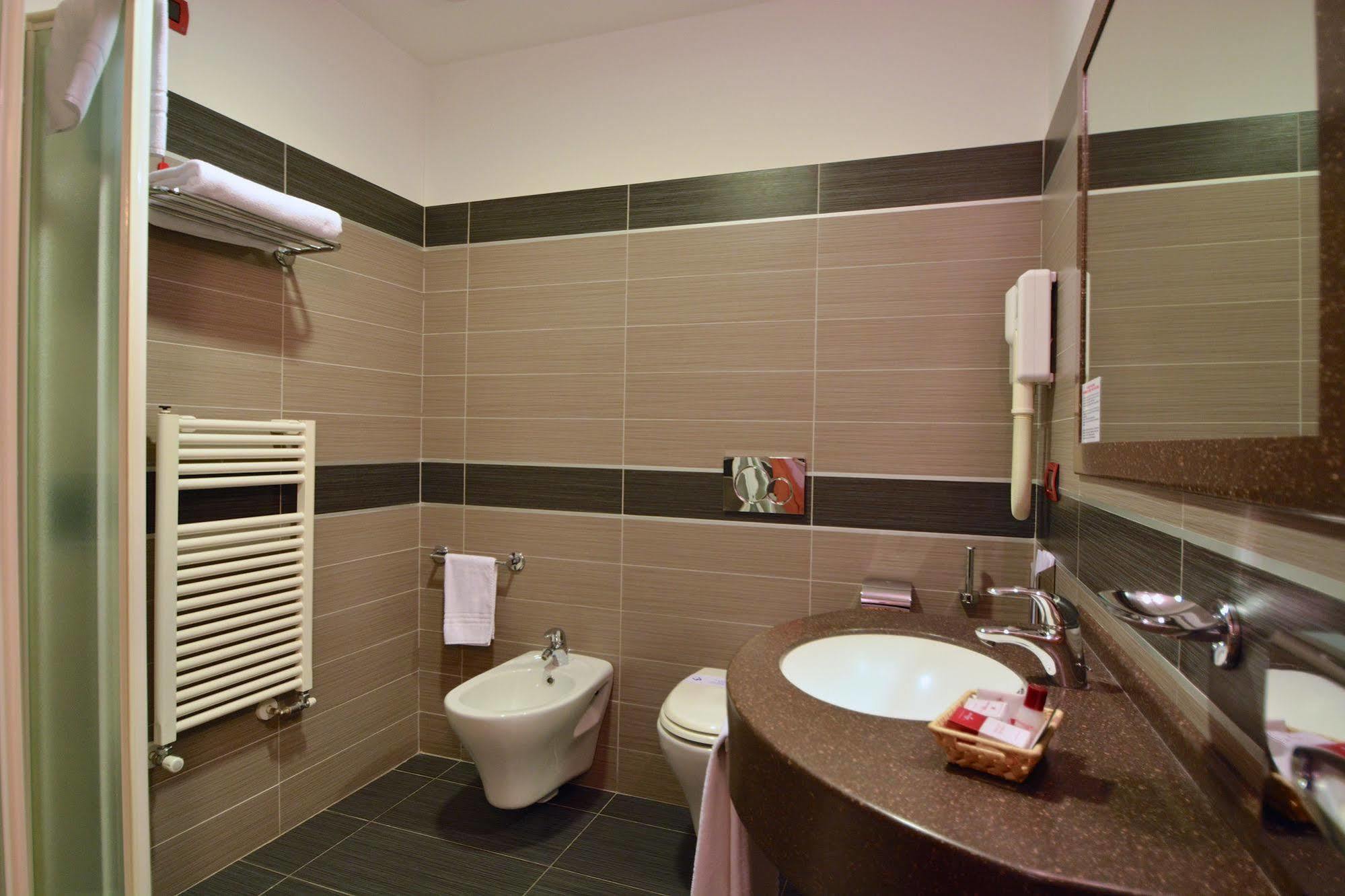 Hotel Brindor Poirino Extérieur photo