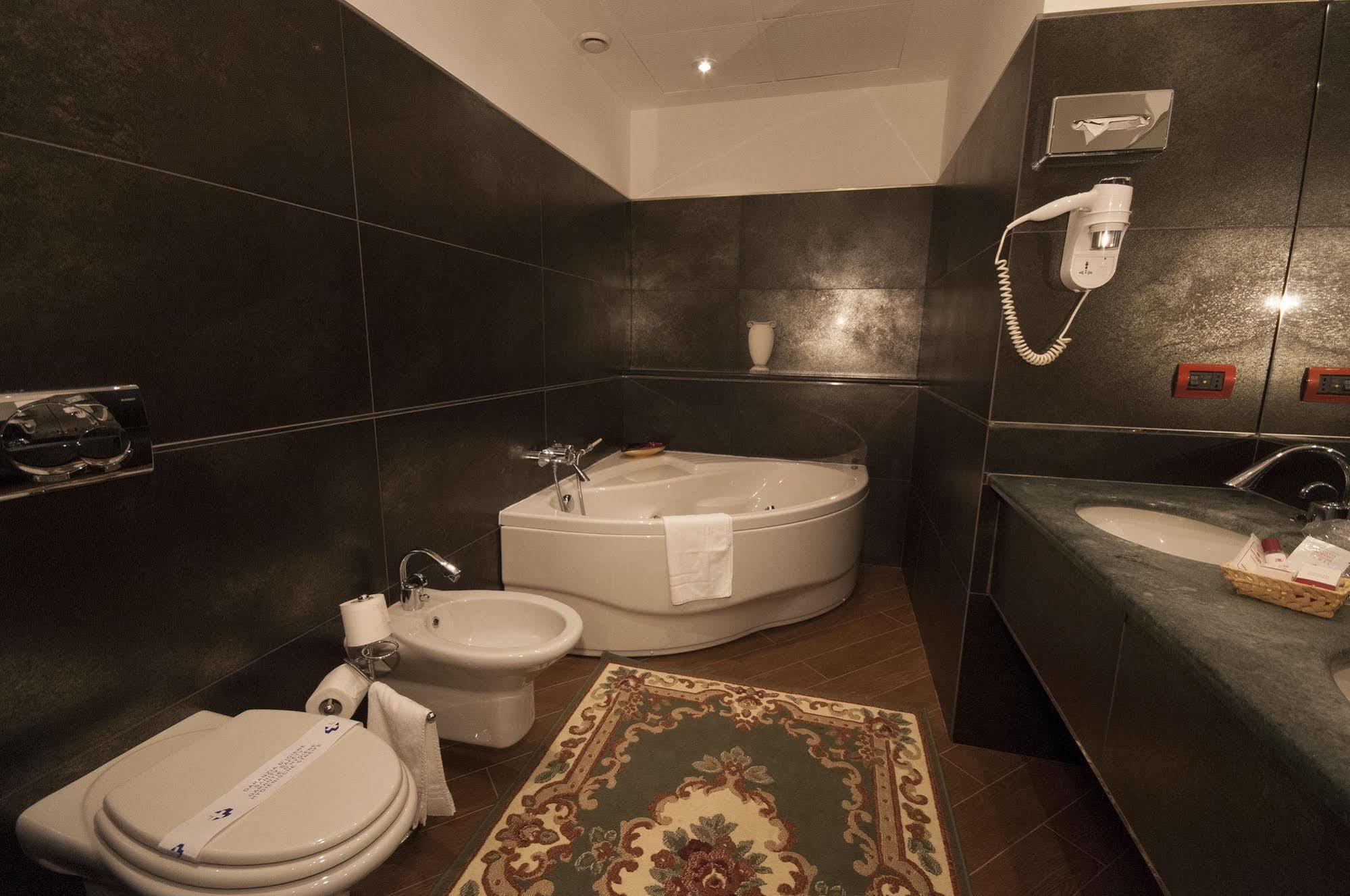 Hotel Brindor Poirino Extérieur photo