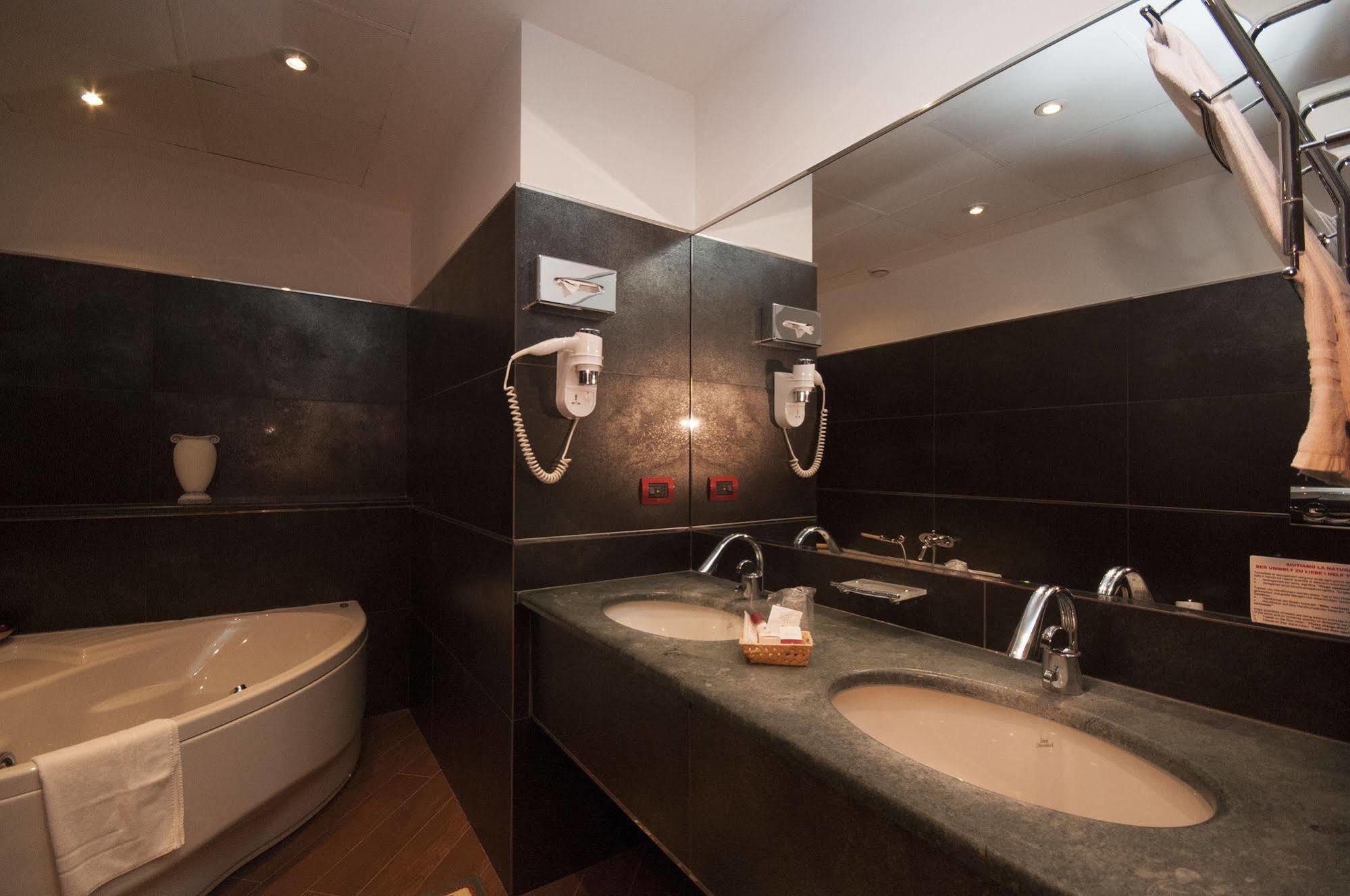 Hotel Brindor Poirino Extérieur photo
