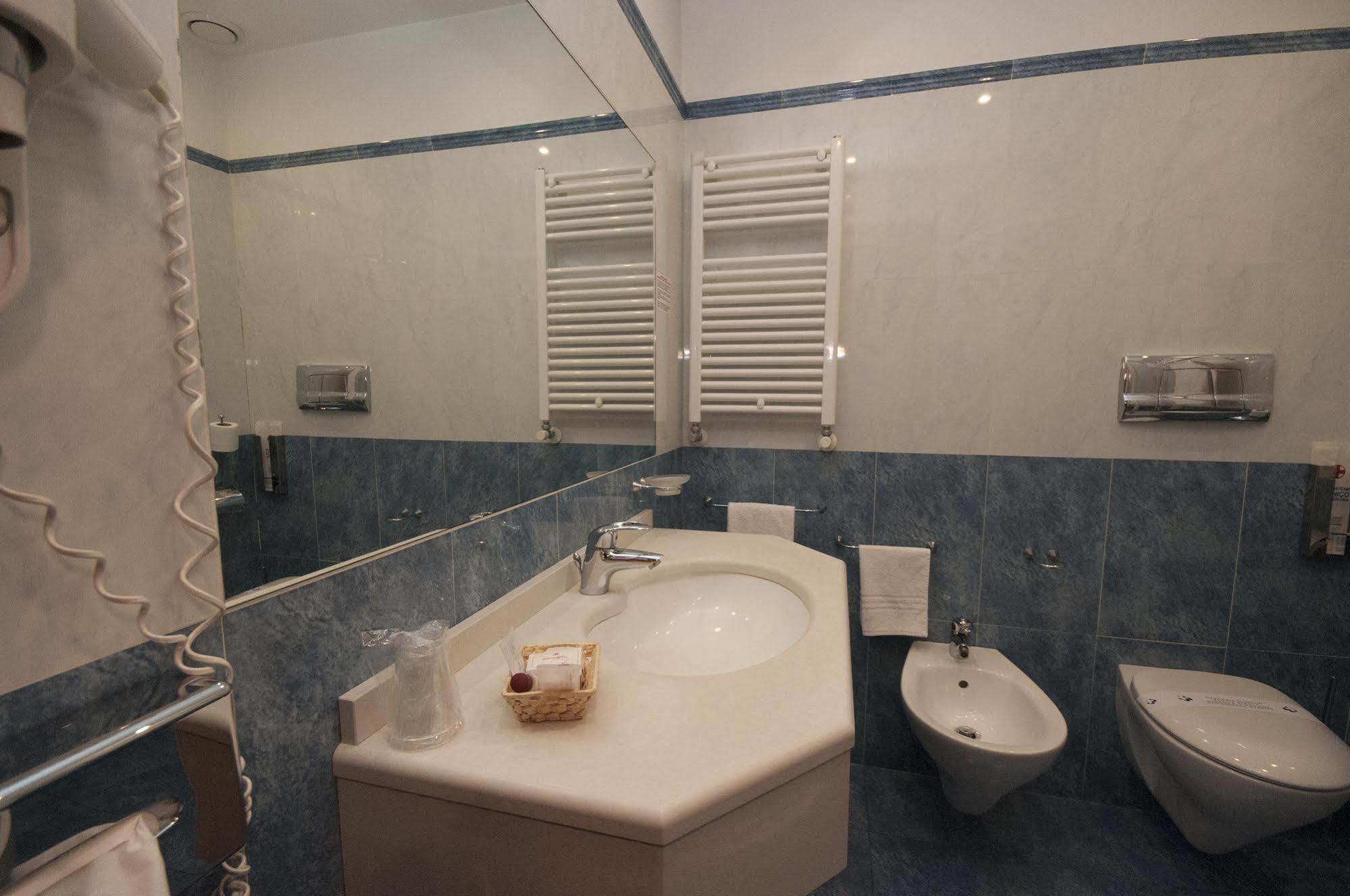 Hotel Brindor Poirino Extérieur photo
