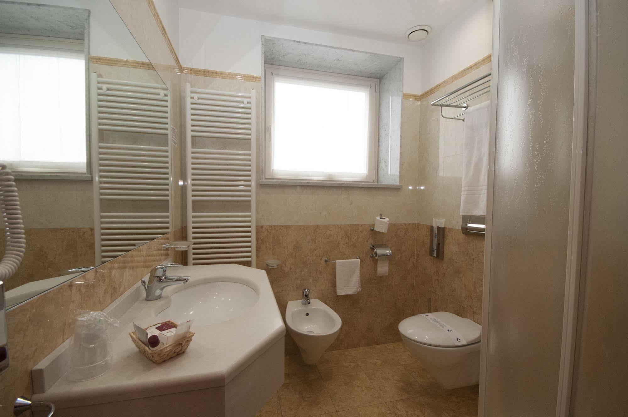 Hotel Brindor Poirino Extérieur photo