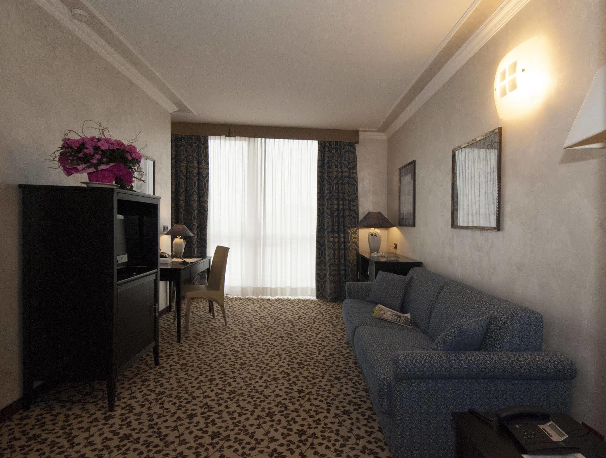 Hotel Brindor Poirino Extérieur photo