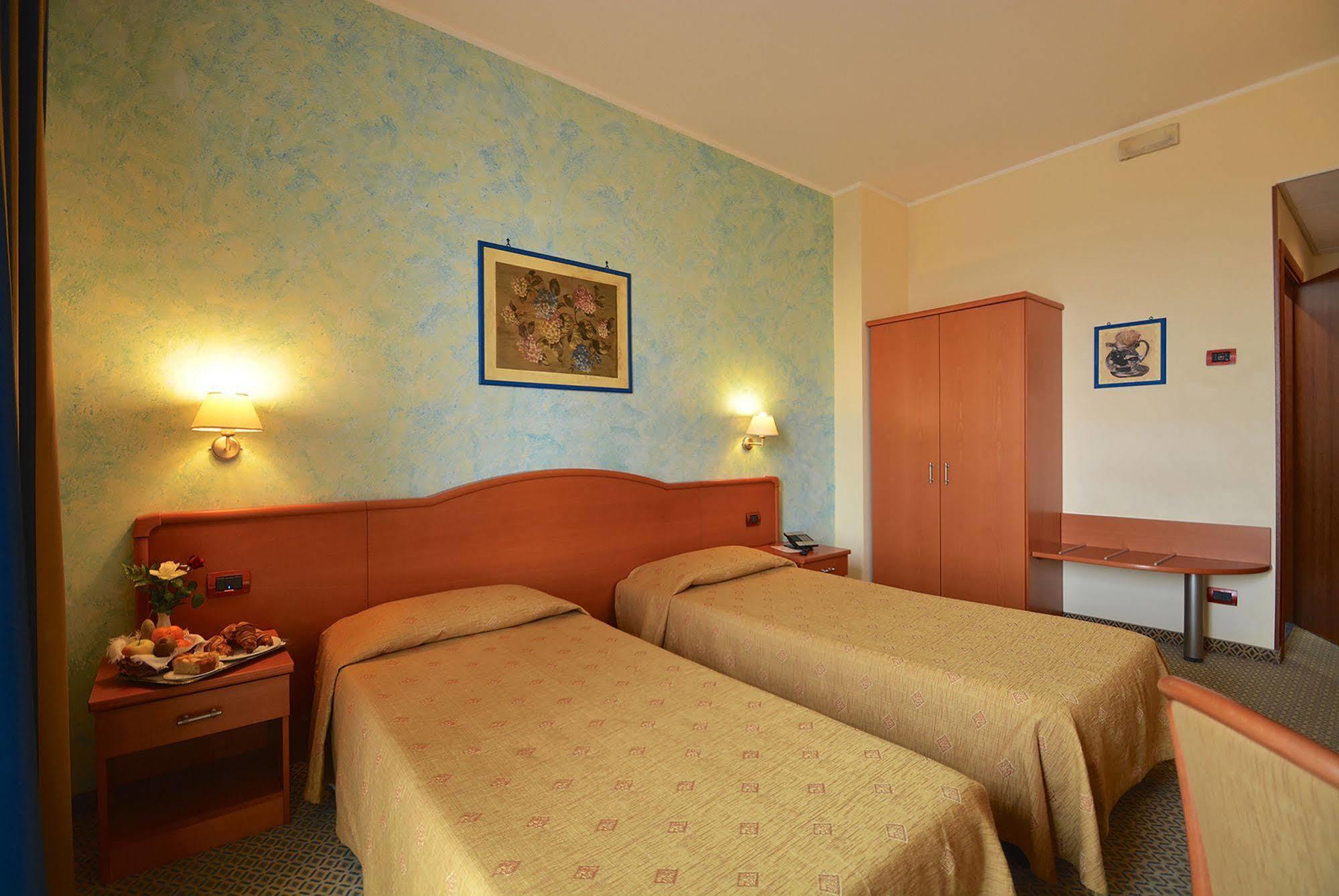 Hotel Brindor Poirino Extérieur photo