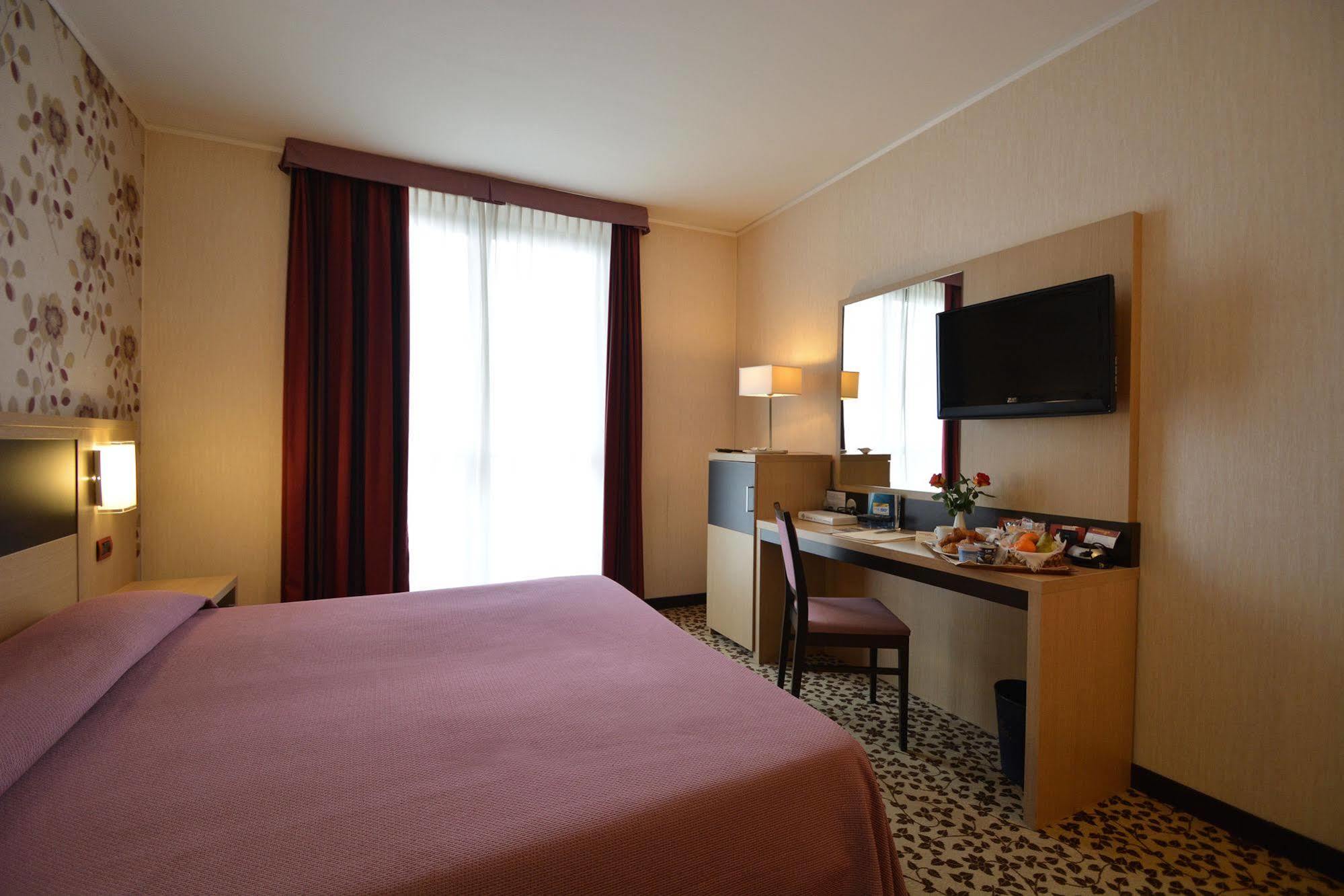 Hotel Brindor Poirino Extérieur photo