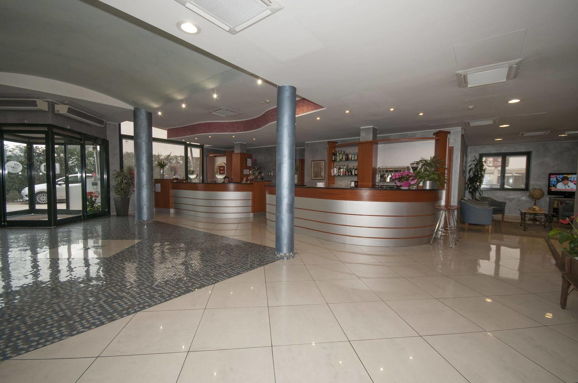Hotel Brindor Poirino Extérieur photo
