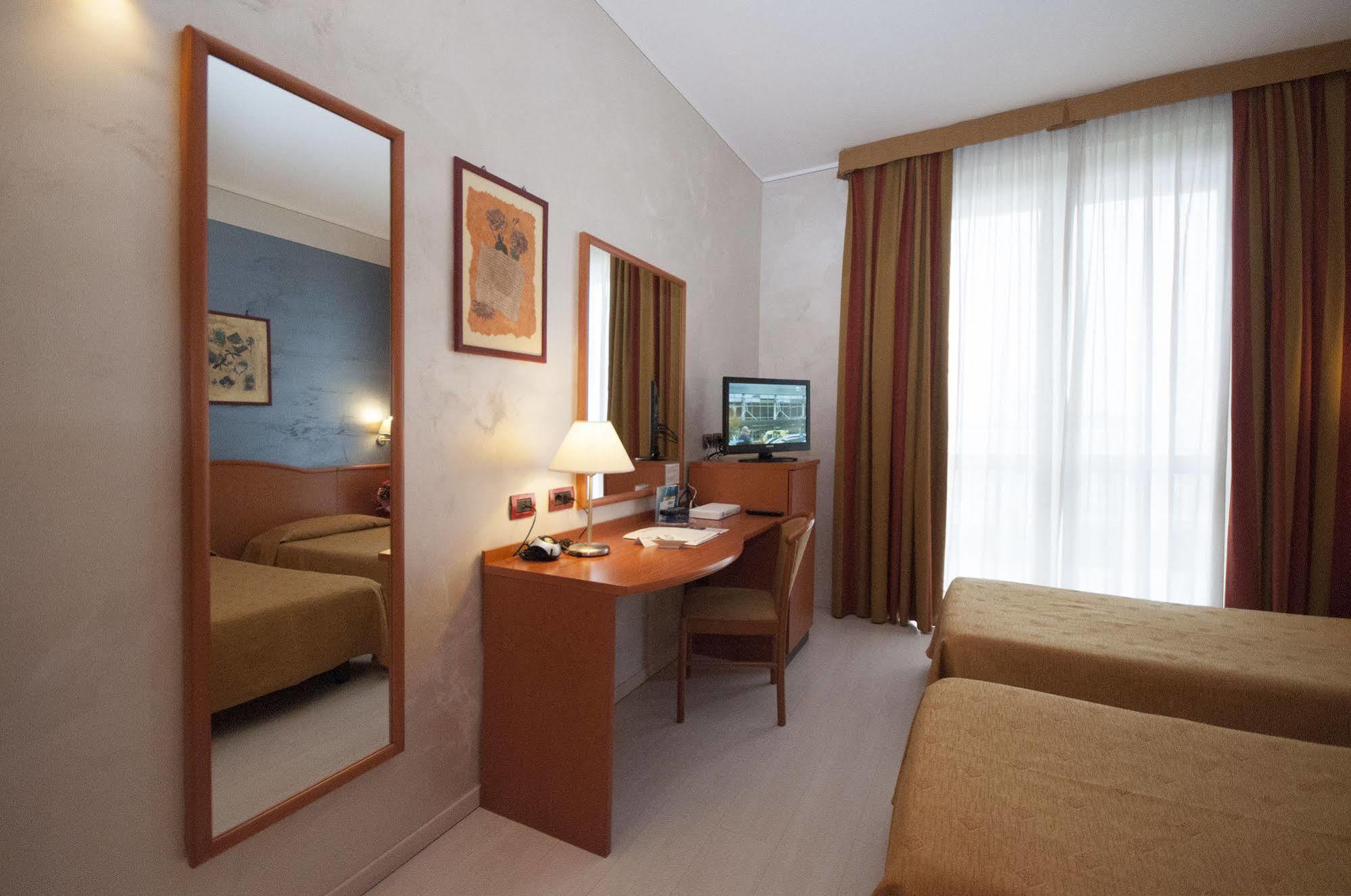 Hotel Brindor Poirino Extérieur photo
