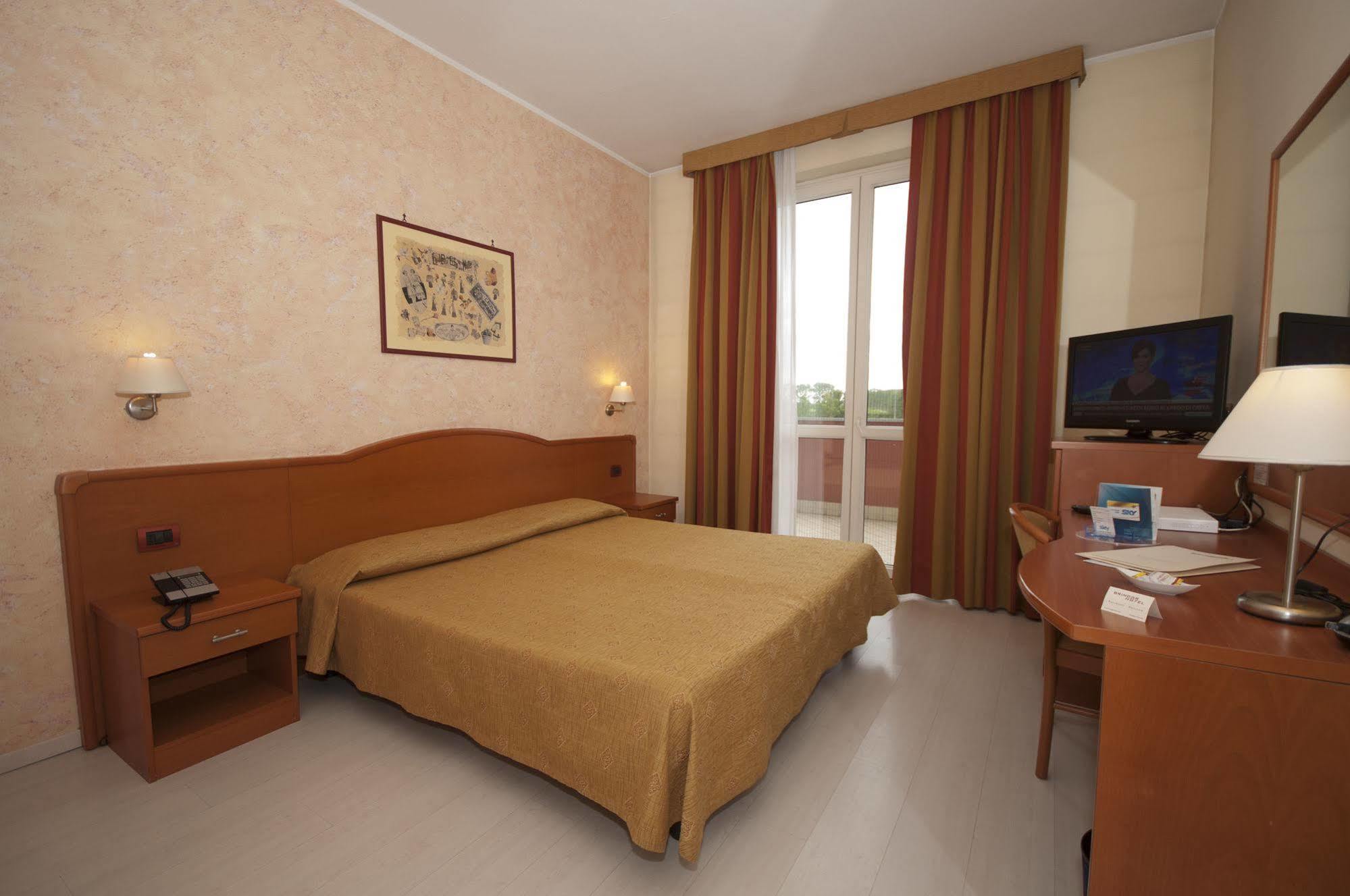 Hotel Brindor Poirino Extérieur photo